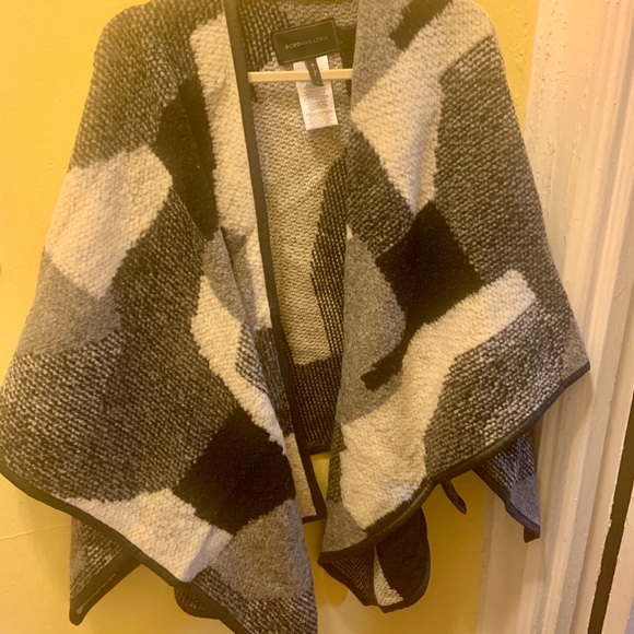 BCBGMAXZRIA poncho - Picture 5 of 5